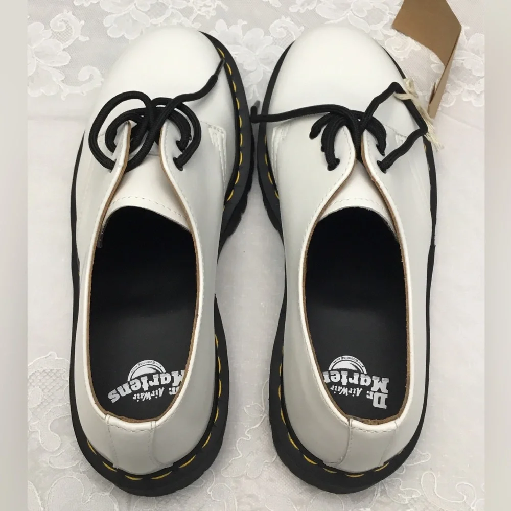 Dr. Martens Tan Leather Interior - Picture 4 of 10